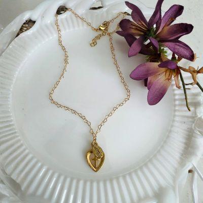 April - Favored with a Heart Like Mary